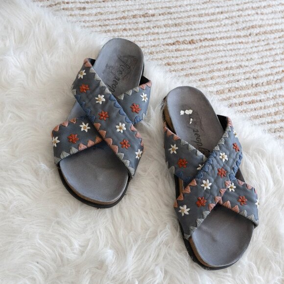 Free People Size 39 Like New Leather Embroidered Floral Slide Sandals Boho Chic - Picture 2 of 7